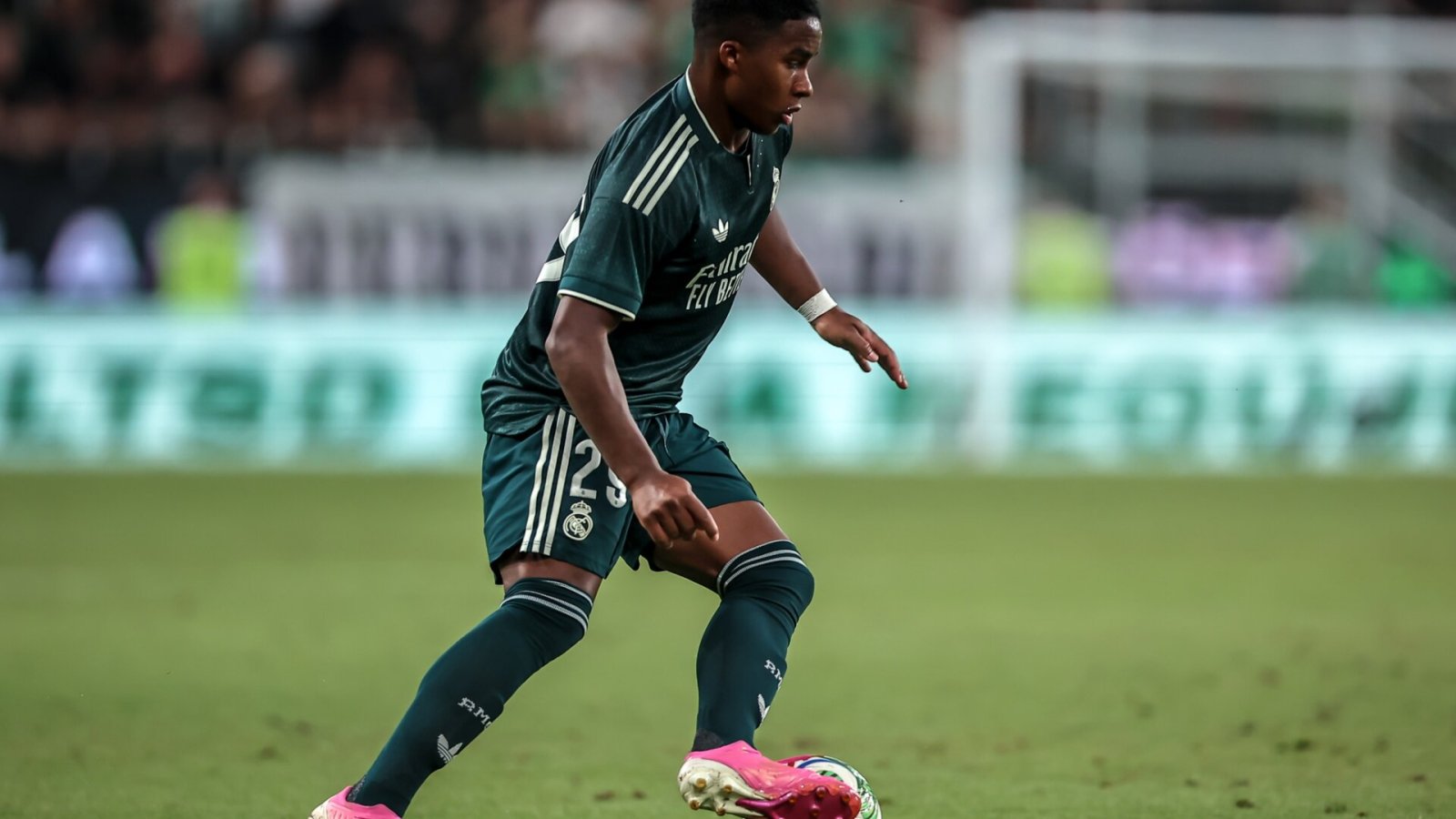 Artikelbild der Quelle zu: Nach „Respektlosigkeit": BVB mit Interesse an Star von Real Madrid