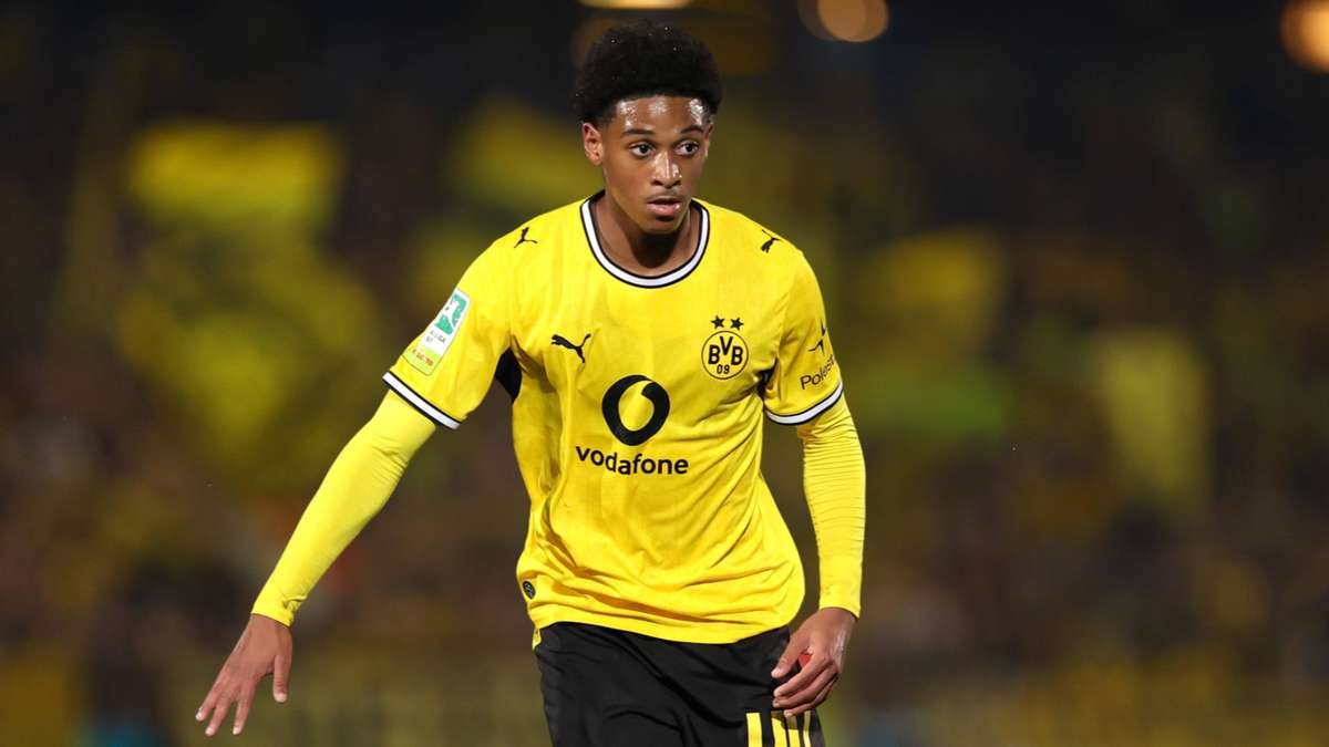 Artikelbild der Quelle zu: Zwei BVB-Profis fallen aus: Jetzt rückt er ins Rampenlicht