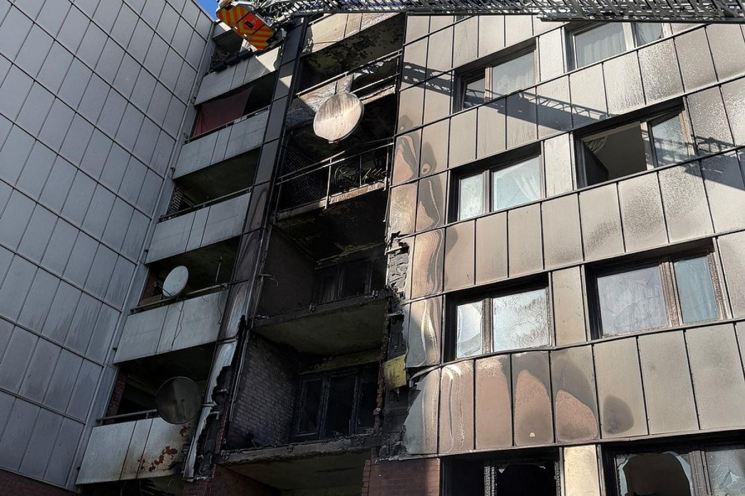 Artikelbild der Quelle zu: News, Nordrhein-Westfalen, Regional: Brand in Mehrfamilienhaus in Bonn-Tannenbusch