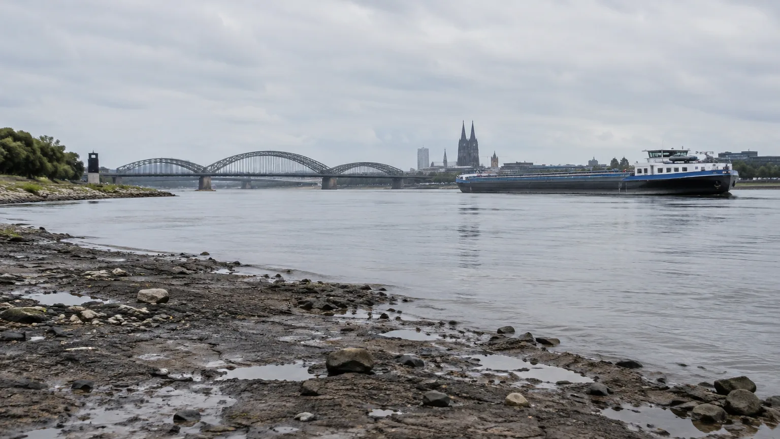 Illustration zum Thema: Rhein-Niedrigwasser: Regen bringt kaum Entlastung