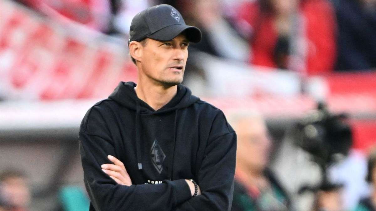 Artikelbild der Quelle zu: Trotz Schiri-Wut: Gladbachs Derby-Pleite offenbart zwei Mega-Probleme für Blessin